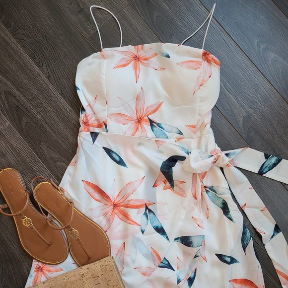 BRAND NEW WHITE DRESS WITH FLORAL DESIGN AND TIE - Picture 9 of 11